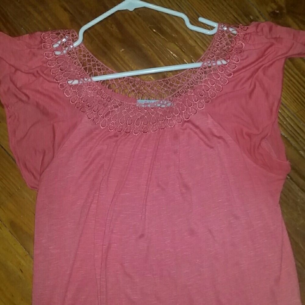 3/$15 Beautiful maternity top - Picture 3 of 5